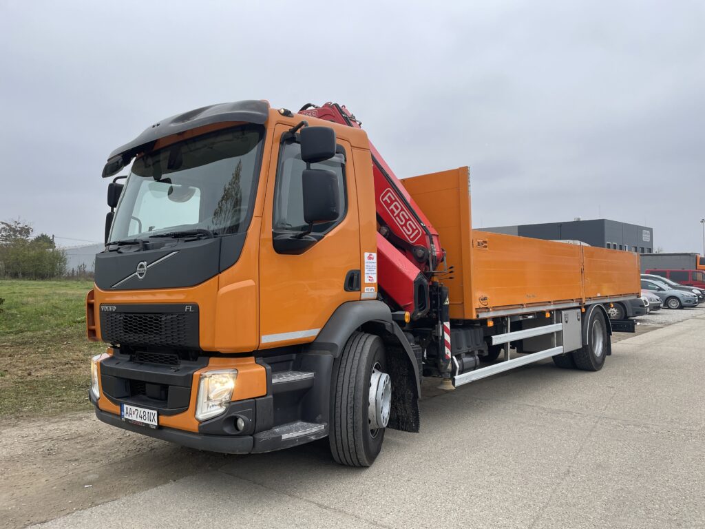 VOLVO FL + FASSI 135