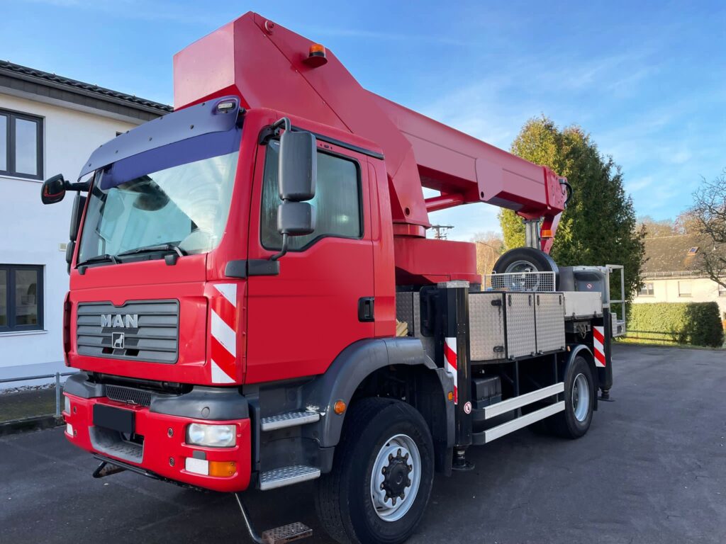 MAN TGM 18.280 4×4 BISON Palfinger TKA 35m